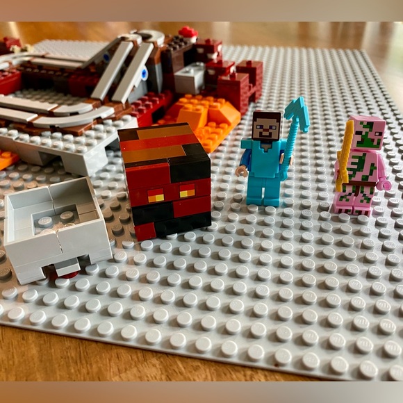 Lego 21130 - The Nether Railway, Complete Set - Picture 3 of 6